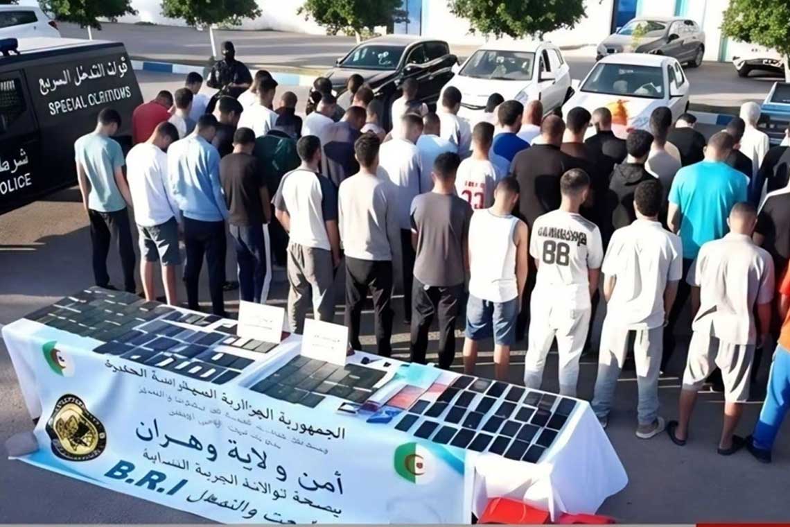 جمعية مغربية تدق ناقوس الخطر بشأن توقيف 61 مغربياً بالجزائر